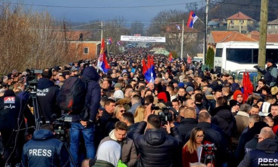 Fillon protesta e serbëve në Veri të vendit