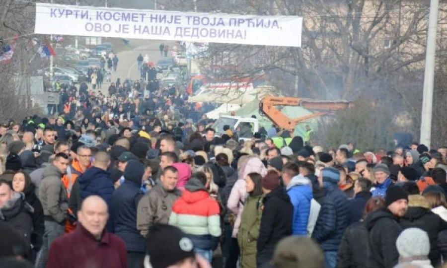 Pamje të reja nga protesta e qytetarëve  serb që po mbahet në Veri