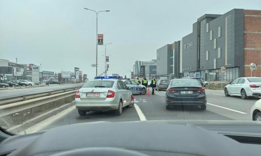 Vetura shkel këmbësorin në rrugën Prishtinë-Ferizaj