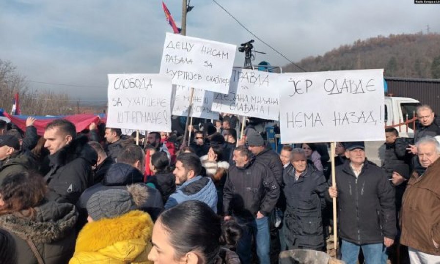 Policia e Kosovës mohon se ka penguar autobusë me protestues serbë: Janë të pavërteta dhe nuk qëndrojnë