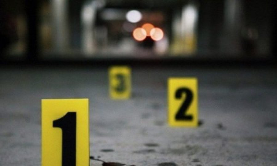 Vrasje e rëndë, burri vret ish-gruan dhe pesë të tjerë