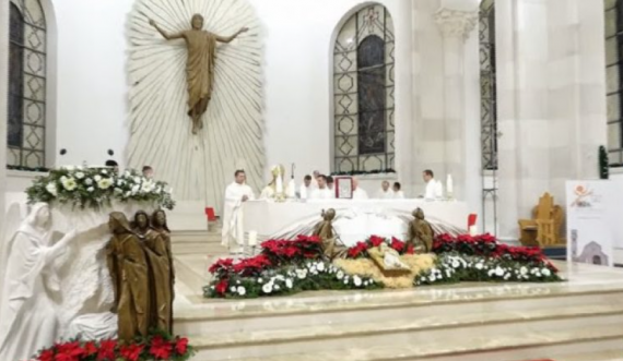 Sonte në katedralen Shën Nënë Tereza mbahet mesha solemne e Krishtlindjes 