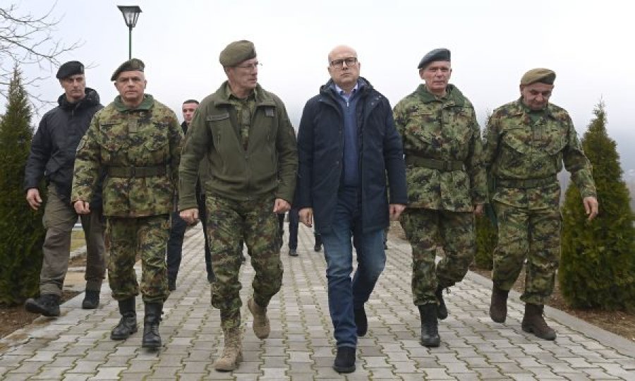 Vuçiq e dërgon ministrin për 'shëtitje' në Rashkë