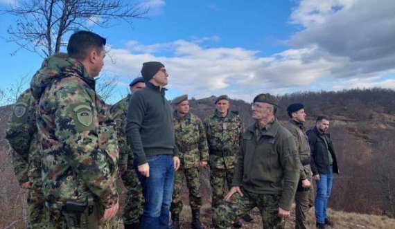 Vuçeviq afër kufirit me Kosovën: U binda për gatishmërinë e  Forcave të Serbisë 