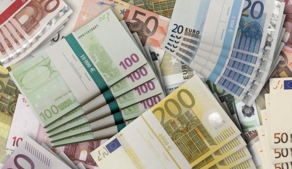 U arrestua për mashtrim me pasoja të rënda/ Ish-drejtoresha e Bashkisë mori nga bizneset deri në 90 mijë euro