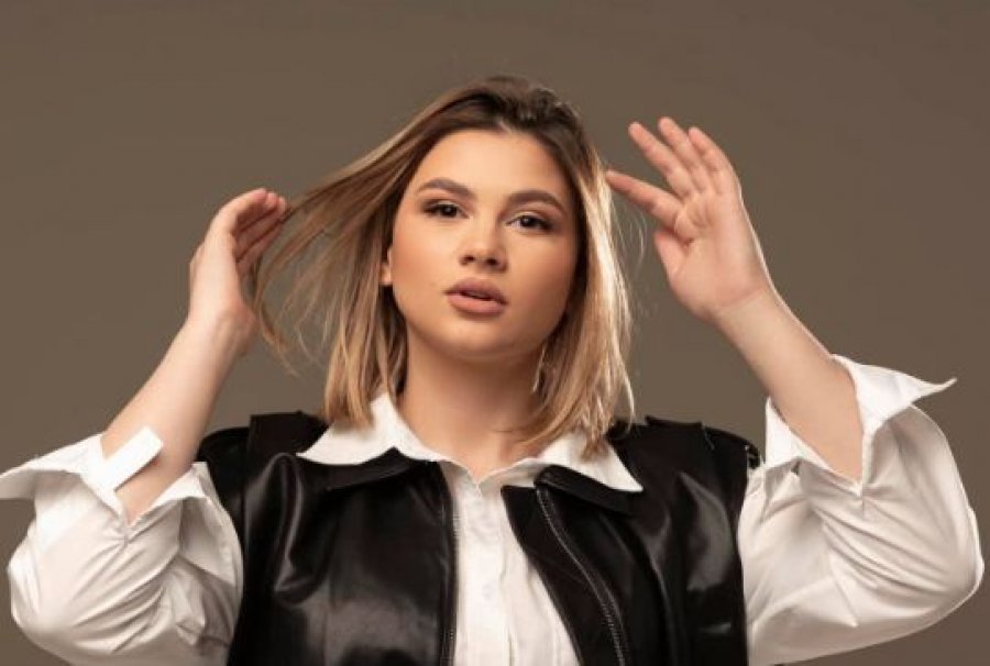 Vesa Kelmendi publikon këngën 'Thuje'