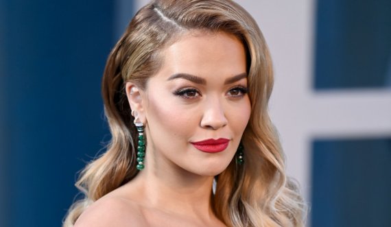 Rita Ora me këtë paraqitje na sjell temperatura të 