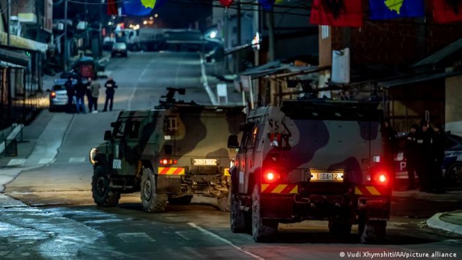 “Loja e ndezjeve e Serbisë mund të përhapë zjarrin”/ Media gjermane: Ngjarjet në veri të Kosovës, shkallëzim i rrezikshëm