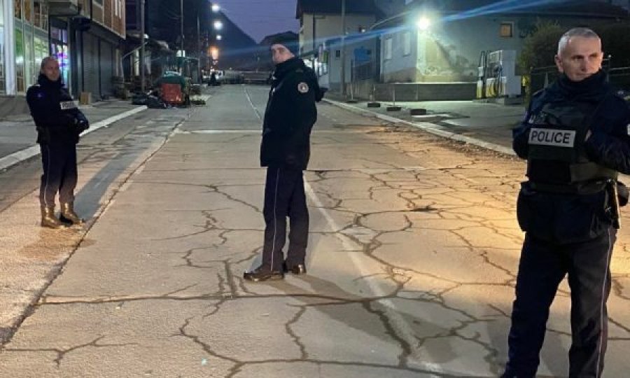 Policia e Kosovës  dhe të EULEX-it  i ka shtuar lëvizjet e kontrollit afër barrikadës në veri të Mitrovicës