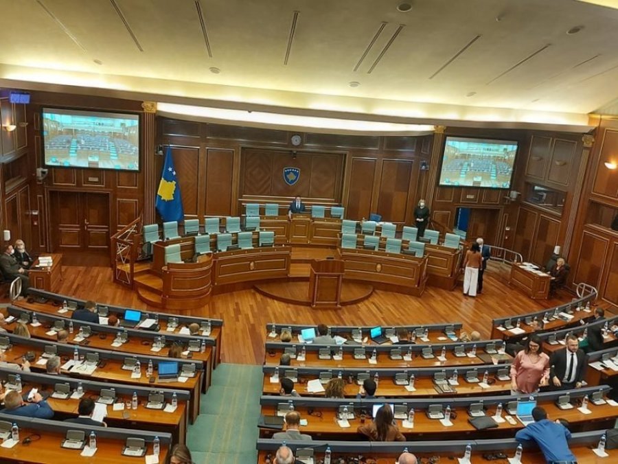 Kuvendi i Kosovës jashtë funksionit në agjendat serioze të shtetit, aktiv dhe zhurmues vetëm në përpjekjet për kapjen e turpshme të pushtetit