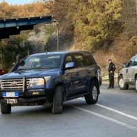 Tri gra shtetase të Serbisë janë kapur duke kaluar ilegalisht kufirin 