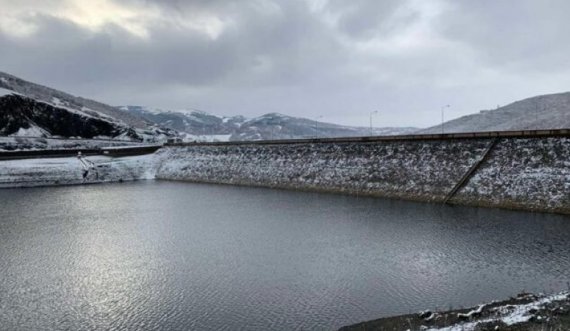 Niveli i ujit në Batllavë e Badovc, disa metra nën kuotën maksimale