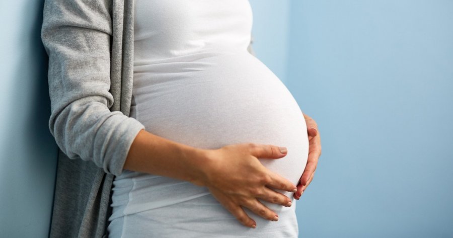 13 gra shtatzëna po trajtohen për Covid-19 në Klinikën Gjinekologjike
