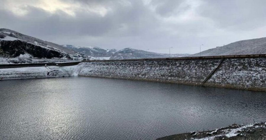 Niveli i ujit në Batllavë e Badovc, disa metra nën kuotën maksimale