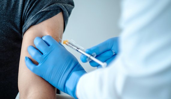 MSh: Janë dhënë më shumë se 1.7 milion doza të vaksinës kundër COVID-19