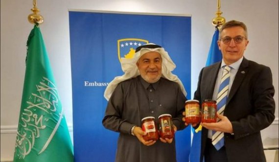 Ambasadori i Kosovës në Arabi, promovon ajvarin e Krushës në këtë shtet