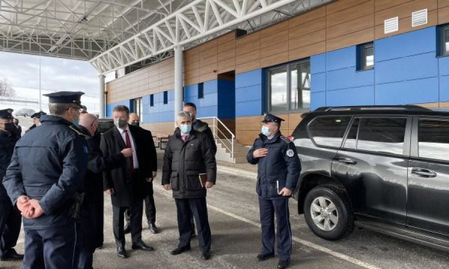 Lajçak ndalet në pikëkalimin kufitar të ndërtuar për policitë e Kosovës e Serbisë