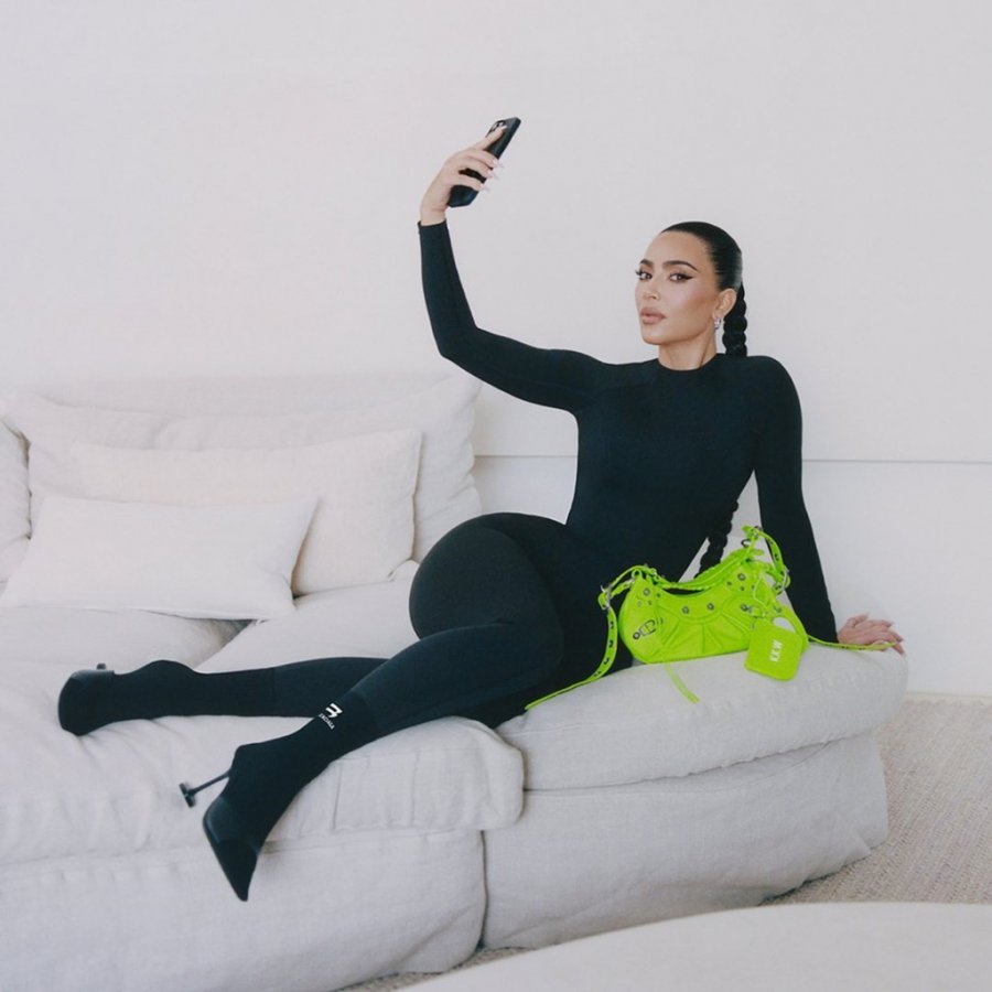 Kim Kardashian, ‘fytyra’ e re e Balenciaga: Jam në një epokë tjetër 