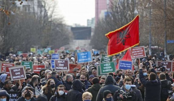 Sindikatat kanë të drejtë por tash koha nuk është që të protestohet