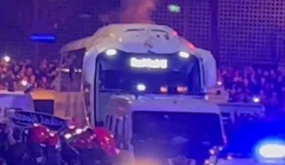 Tifozët e Bilbaos e gjuajnë me shishe autobusin ku gjenden lojtarët e Real Madridit