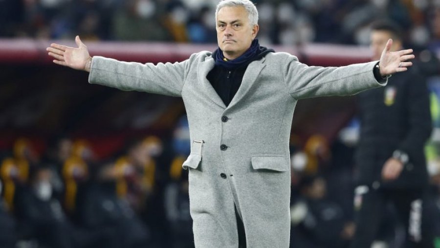 Mourinho me fshesë në dorë, ka larguar plot 20 futbollistë që nga ardhja e tij në Romë