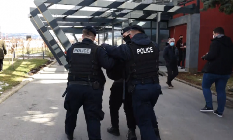 AKP ndërhyn me Polici në zyrat e “Agro Kosova Holding”, ka të arrestuar