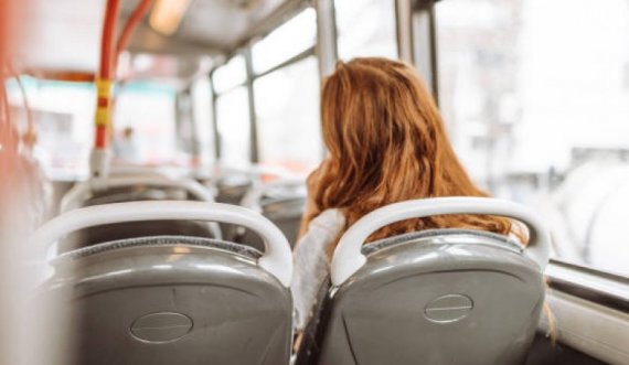 Hajnat në Prishtinë ia vjedhin çantën një gruaje në autobus