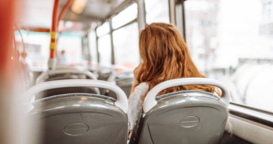 Hajnat në Prishtinë ia vjedhin çantën një gruaje në autobus