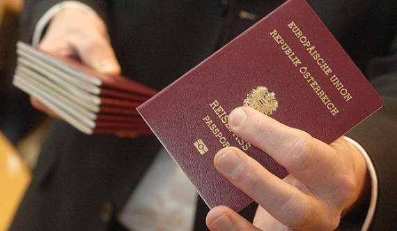 Kosovares i refuzohet pasaporta austriake, arsyeja lidhet me kunatën e sëmurë