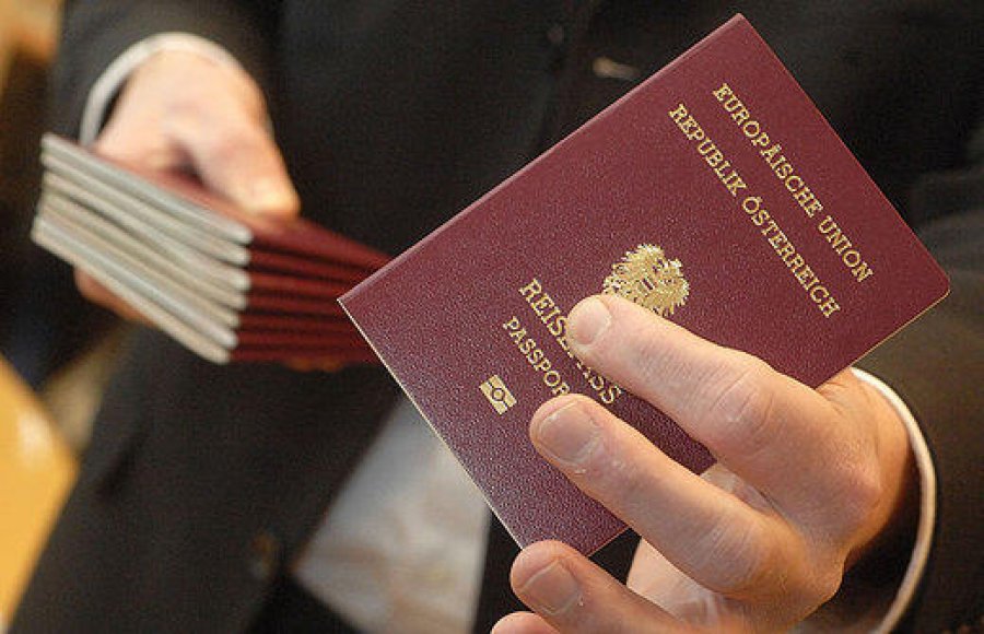 Kosovares i refuzohet pasaporta austriake, arsyeja lidhet me kunatën e sëmurë