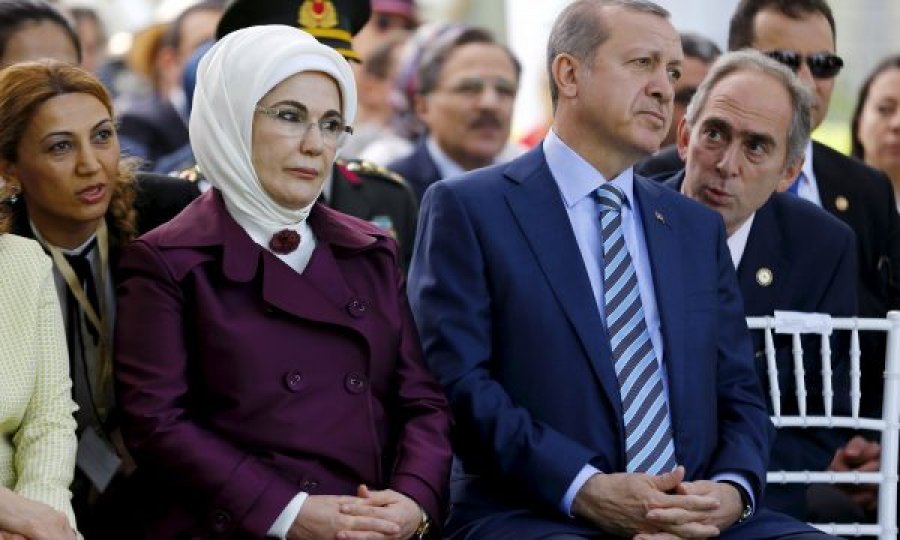 Erdogani dhe gruaja e tij infektohen me Omicron: I presim lutjet tuaja
