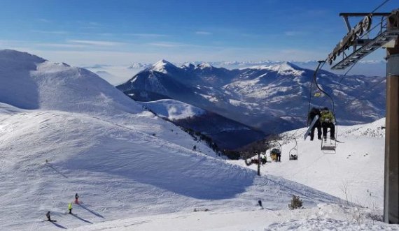 Lajmi i fundit nga Brezovica, rreziku nga orteku i borës: Mbyllet Qendra e Skijimit