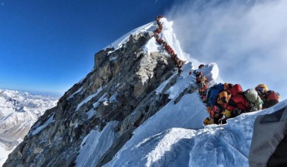 Akullnajës në Malin Everest iu deshën 2 mijë vjet të formohet