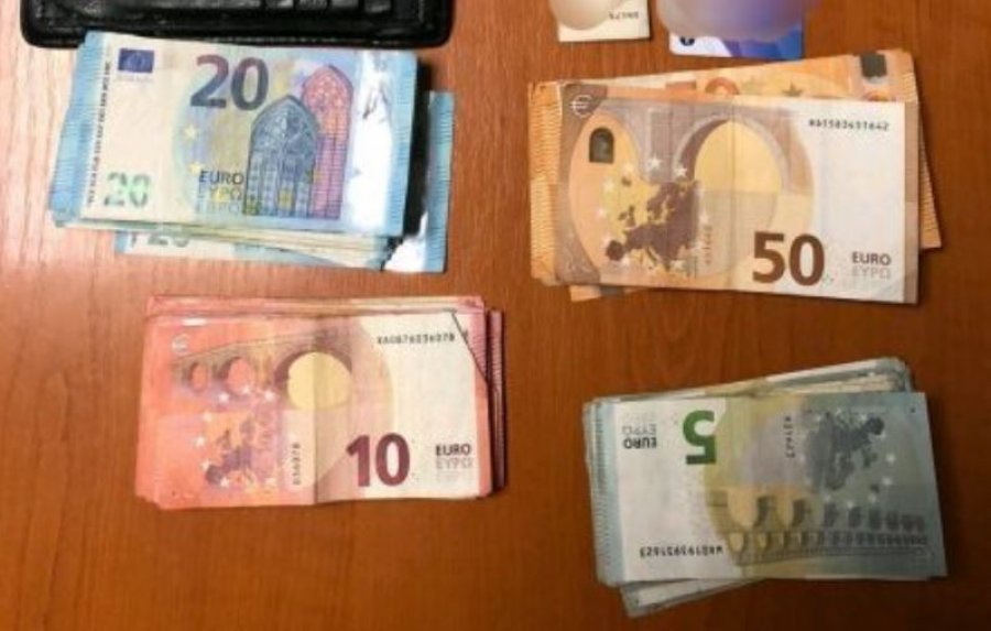 Ferizaj: Gjeti kuletën me 1 mijë e 860 euro, ia kthen pronarit 