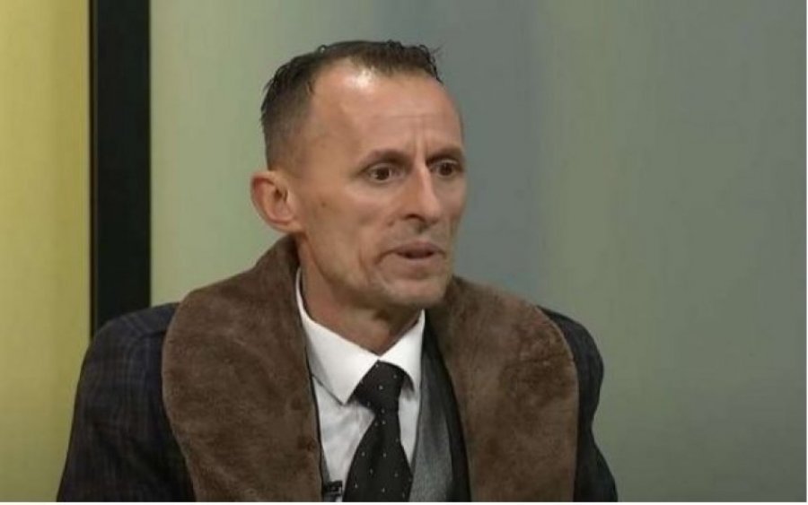 Publikohet video e nxënësve duke bërë ‘akrobacione’ në orën e mësimit të profesorit Lulzim Paci