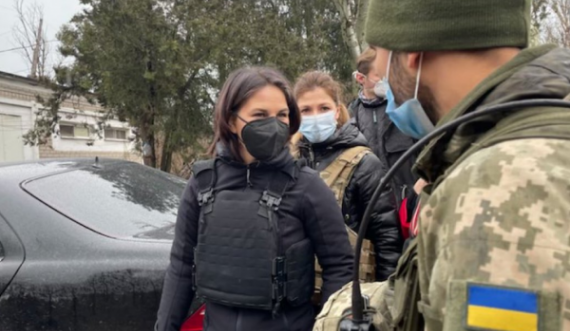 Krydiplomatja gjermane vendos jelek anti-plumb dhe del në terren