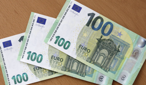 Maqedonia e Veriut e rrit pagën minimale në 300 euro