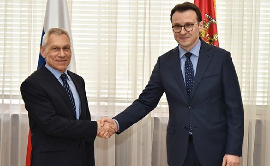 Petkoviç e diskutoi me ambasadorin rus renovimin e shtëpisë së Xhaver Devës, e akuzon Albin Kurtin
