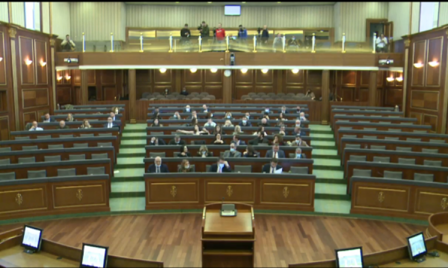 Opozita lëshon seancën pasi s’u fut si pikë e rendit të ditës debati për shtrenjtimin e rrymës