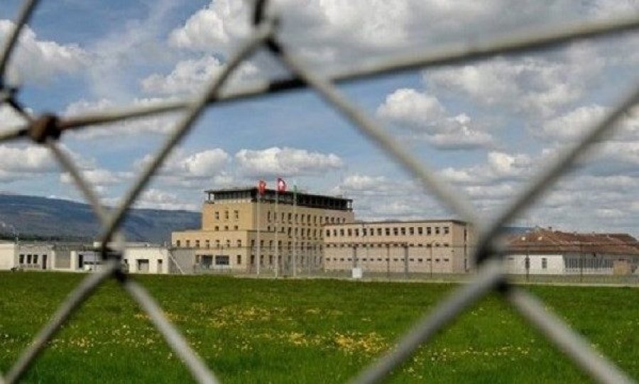 Burgu i Cyrihut po kërkon vullnetarë që të kalojnë disa netë në burg