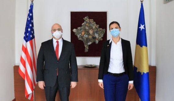 Ambasadori amerikan takon Rizvanollin: SHBA e përkushtuar për t’i ndihmuar Kosovës në plan afatgjatë për energjinë