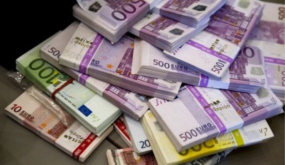 Tre persona nga Mitrovica mashtrohen nga tre të tjerë, ua marrin 10 mijë euro për punësim dhe banesa