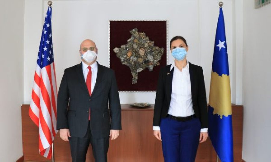 Ambasadori amerikan takon Rizvanollin: SHBA e përkushtuar për t’i ndihmuar Kosovës në plan afatgjatë për energjinë