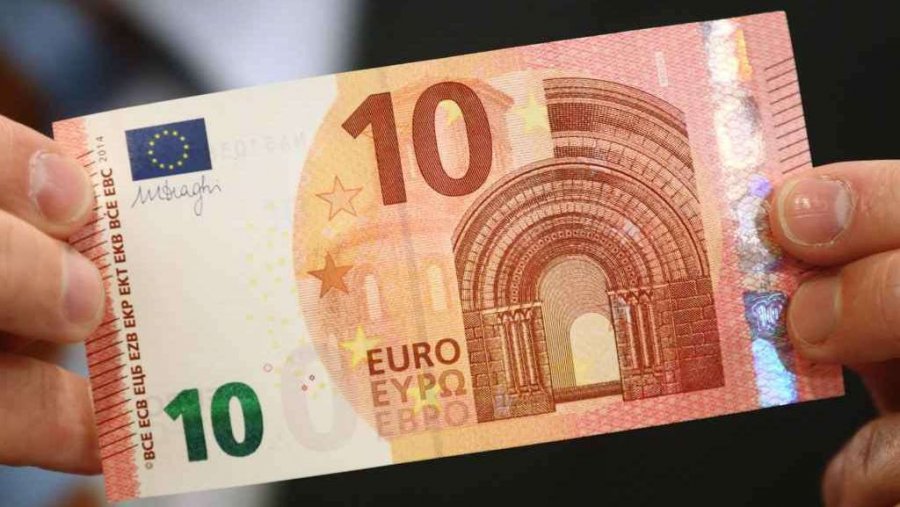 I futi 10 euro në dokumente si ryshfet për policin, ngrihet aktakuzë kundër shtetasit të Shqipërisë