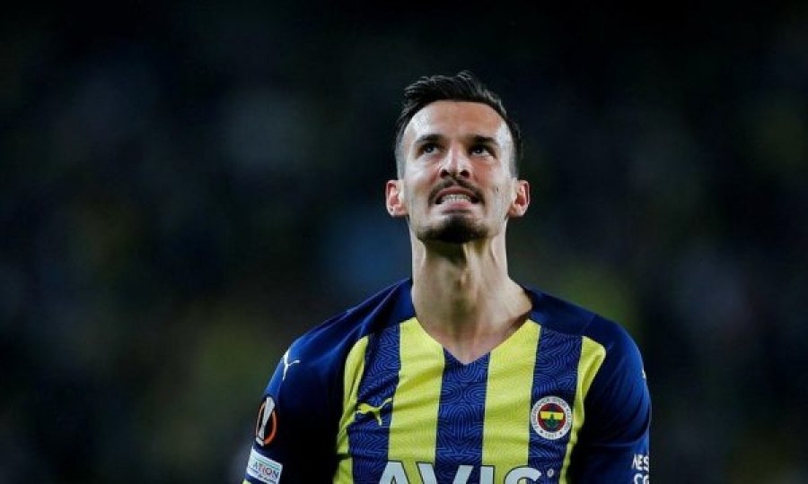 Tifozët e Fenerbahçes të pakënaqur me Berishën