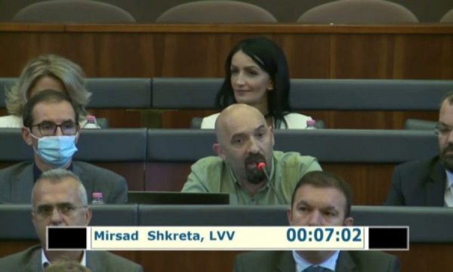 Deputeti i LVV-së – opozitës: Në qeverisjet tuaja qytetarët nuk kishin as durimin me pritë për viza