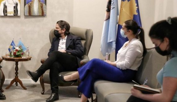 Edhe një analiste aderon në politikë, i bashkohet ekipit të Ramës