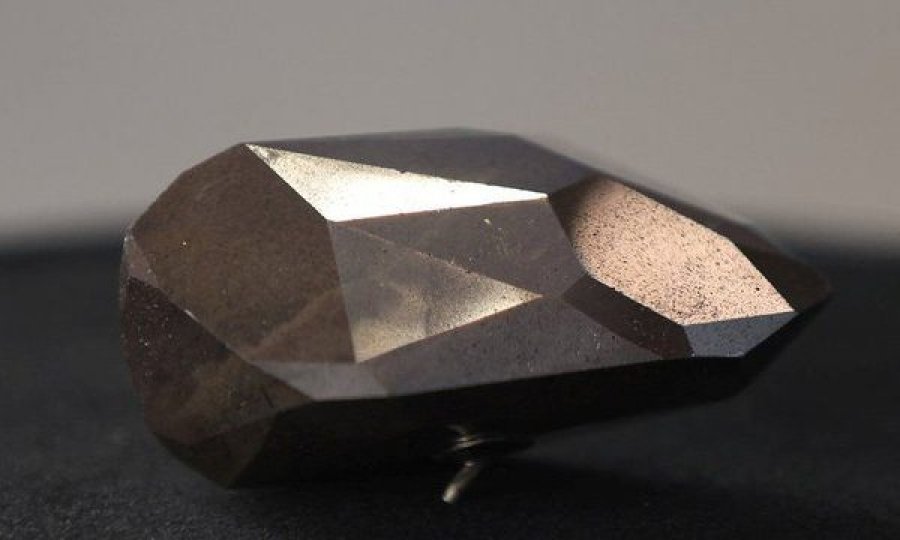 Diamanti Enigma shitet për shifrën marramendëse dhe ky është personi që e bleu