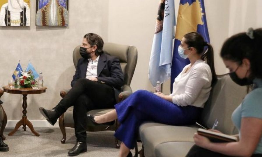 Edhe një analiste aderon në politikë, i bashkohet ekipit të Ramës