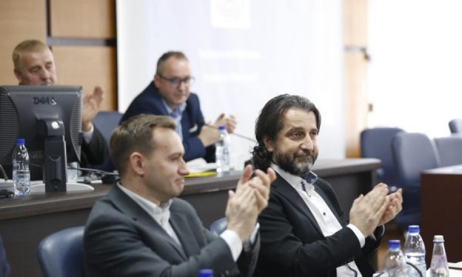 Gati zgjerimi i koalicionit qeverisës në Prishtinë